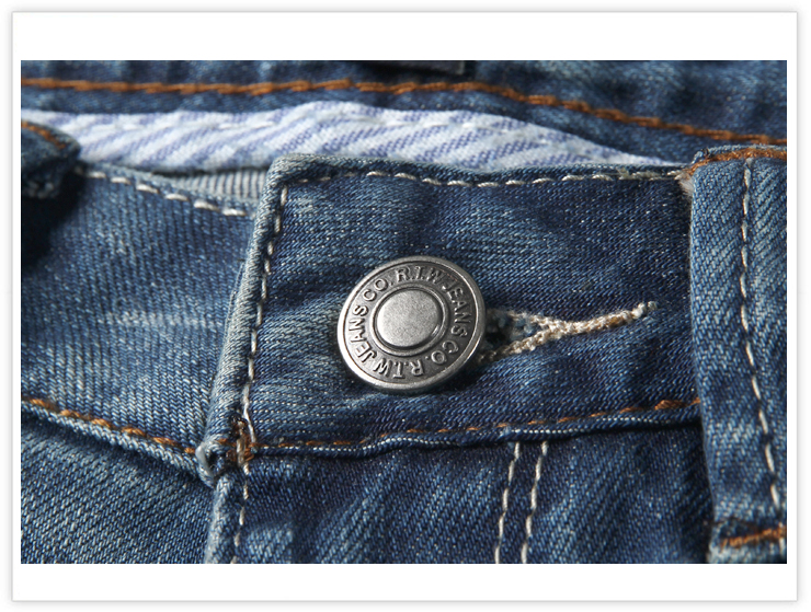 门襟缀刻字金属工字扣,精致美观,质感非常