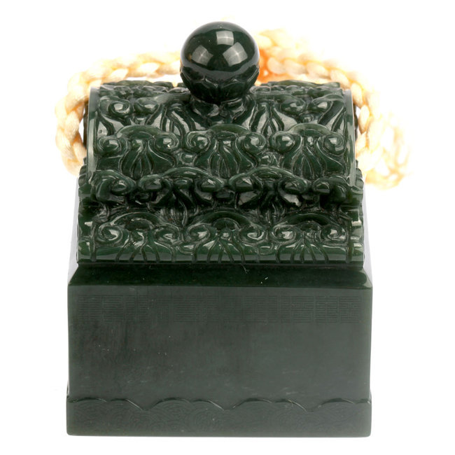 名称:2010世博徽宝和玺和田青玉珍藏版    规格:长5.5cm 宽5.