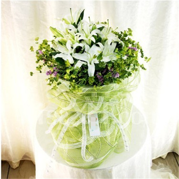 鲜花6枝多头白色香水百合花束