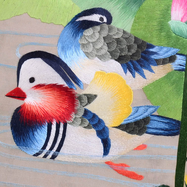 一茎双花的并蒂莲,象征人寿年丰的