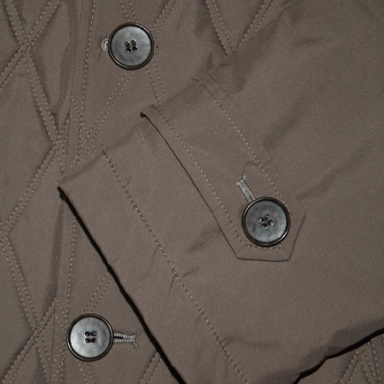 明辑线挖袋,符合手型设计