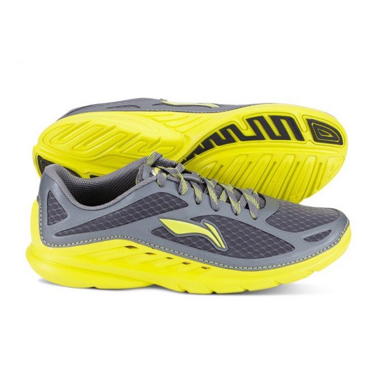 "两岸猿声啼不住,轻舟已过万重山"&nbsp; —— 李宁超轻9代轻舟跑鞋