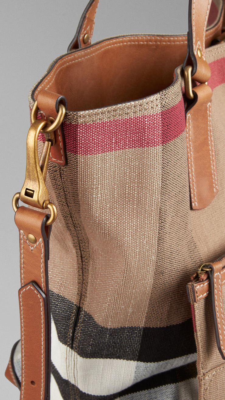 品 牌:  burberry brit/巴宝莉  商品名称: 女士经典格子时尚斜跨手提