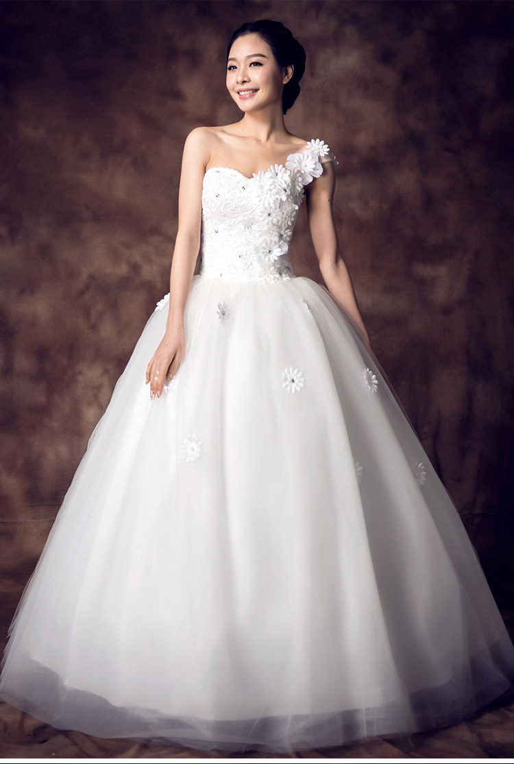 罗爱薇 婚纱礼服2013新款 韩版单肩甜美花瓣齐地春夏结婚婚纱h13702