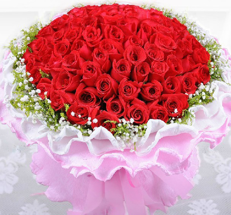 花材:19枝玫瑰(粉玫瑰加香槟玫瑰) 包装:长形礼盒装(礼盒颜色随机)