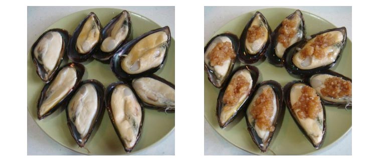 炒锅中油烧热后,给每个蓝口贝均匀淋上热油即可