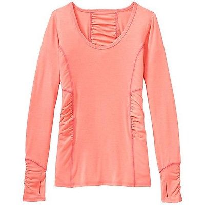 涤纶,粘胶,莱卡,氨纶  适合性别:女性  领型:u型领  服装款式:t恤  袖