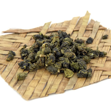 干茶:紧实,色泽墨绿,轻嗅有冻顶乌龙茶特有的香气.