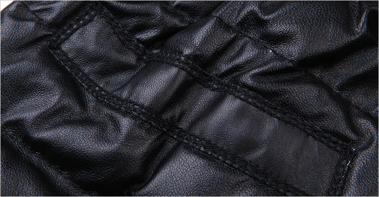 后袋细节 短裤背面真皮面料,拼接假口袋,锁边装饰,独特美观.