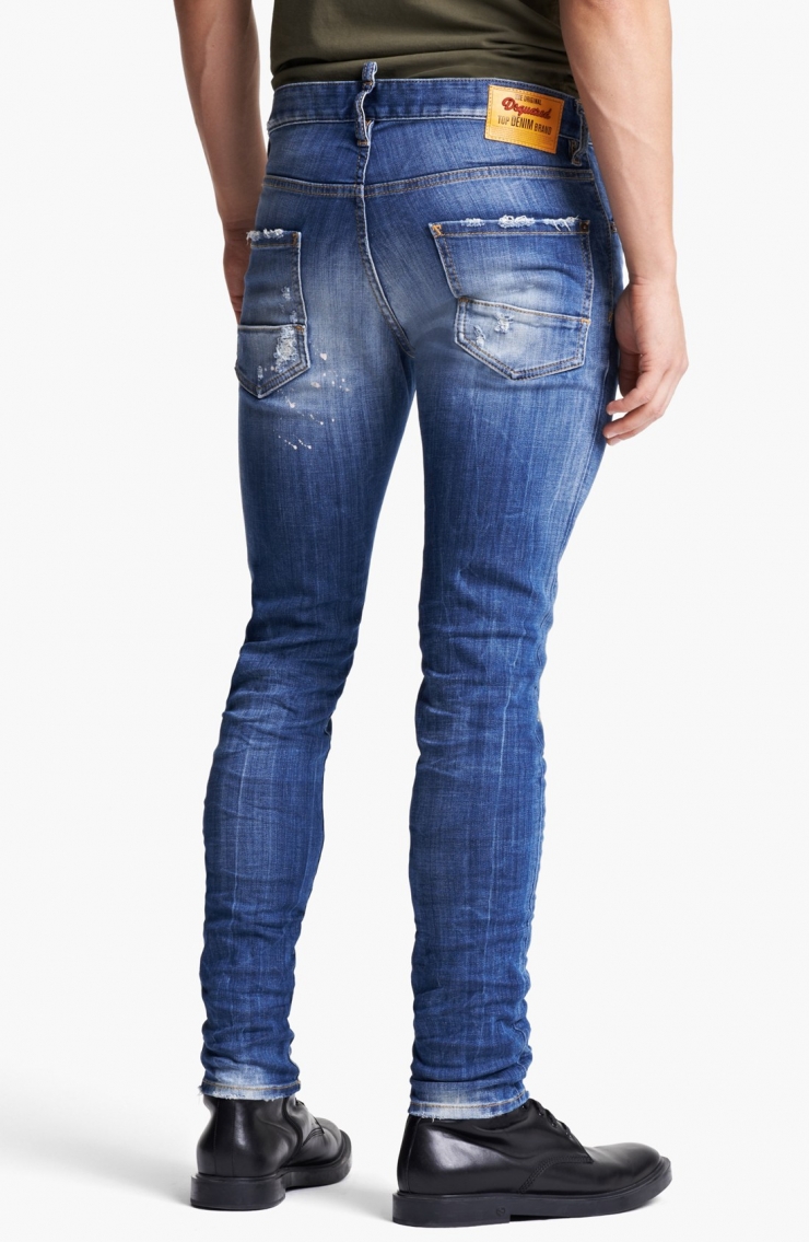 fit jeans crafted from tough denim to match the roughened-up