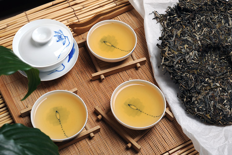 与朋友约会,是快乐的时间 与自己约会,是一杯茶的时间 一杯茶的时间