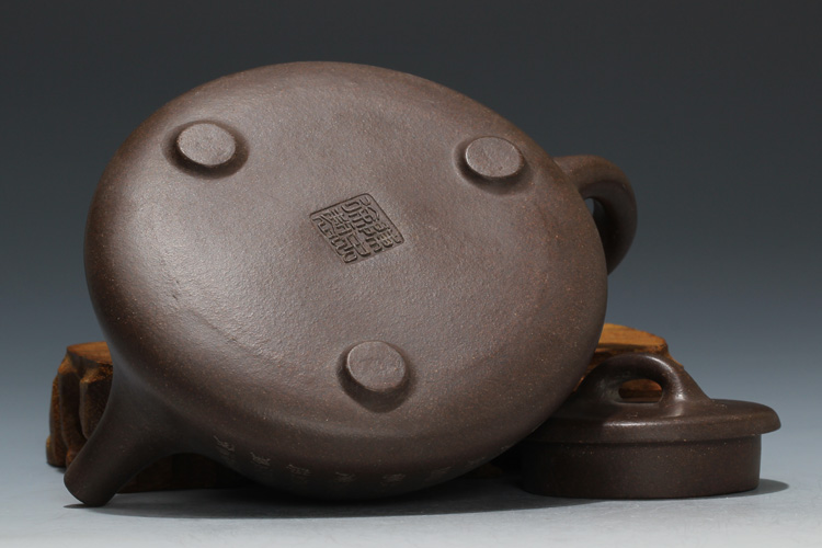 陈忠徐制/全手工   款识和工艺   嘴到把长:约13.9厘米.