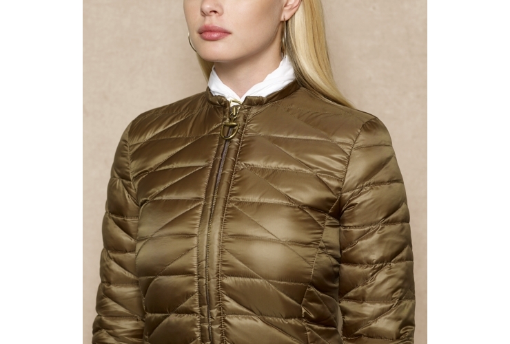 this modern, lightweight down jacket features a zigzag-quilted