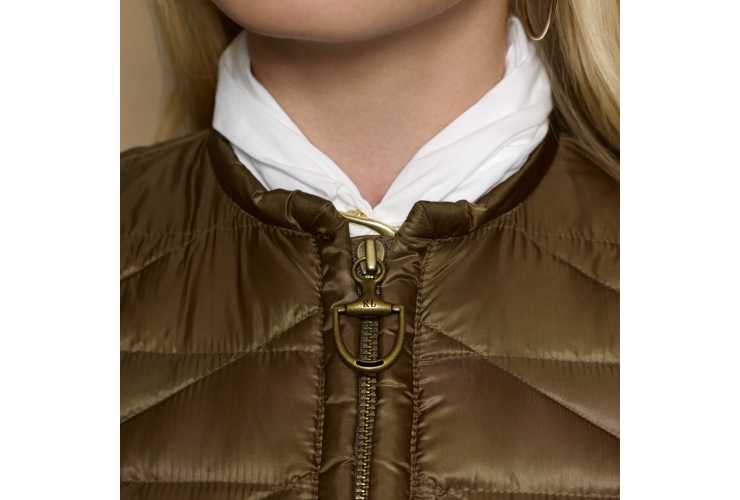 this modern, lightweight down jacket features a zigzag-quilted