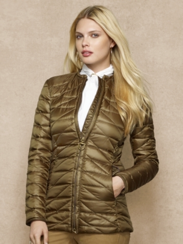this modern, lightweight down jacket features a zigzag-quilted