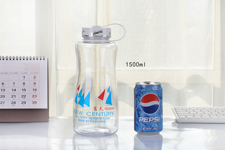 
                                        富光太空杯 大容量带滤网塑料水杯户外运动杯子（2种图案随机发） 1000ml                