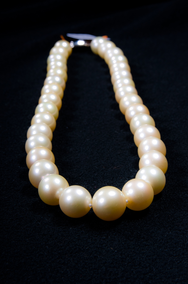 【玲珑】aaaa天然淡水珍珠项链12.1-14.8mm 33浅黄色 强光 微瑕 正圆