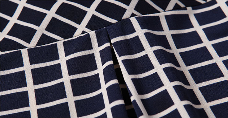 打褶工艺 背后工字褶,处理手法平整,干净,细微之处彰显高贵品质.