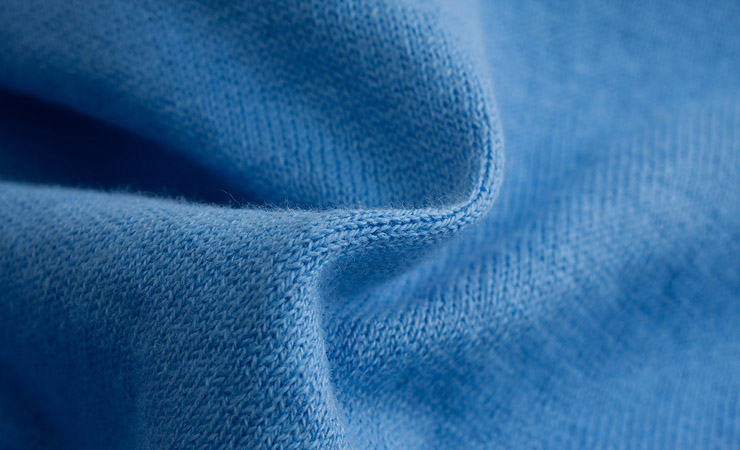 面料细节——针织弹力棉的面料保证了完美的颜色效果和穿着的舒适性