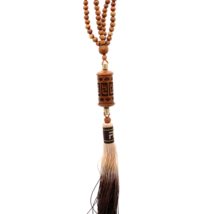 与六字真言(六字大明咒)有关,藏传佛教认为,持颂六字真言越多, 越表对