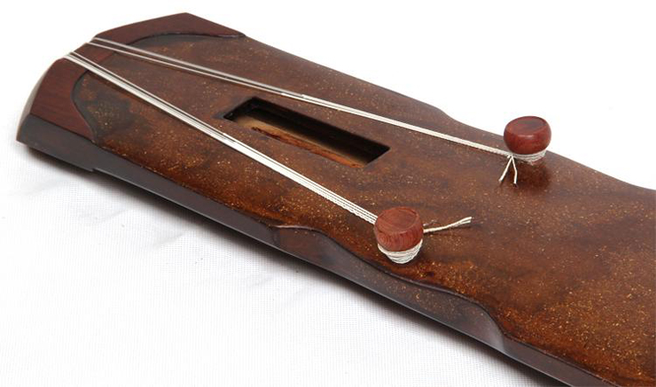 红木雁足坚韧耐磨 与底板契合严密