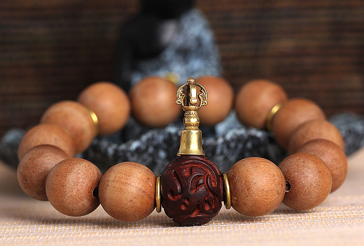 【主 珠】极品檀香,单珠直径约为14.