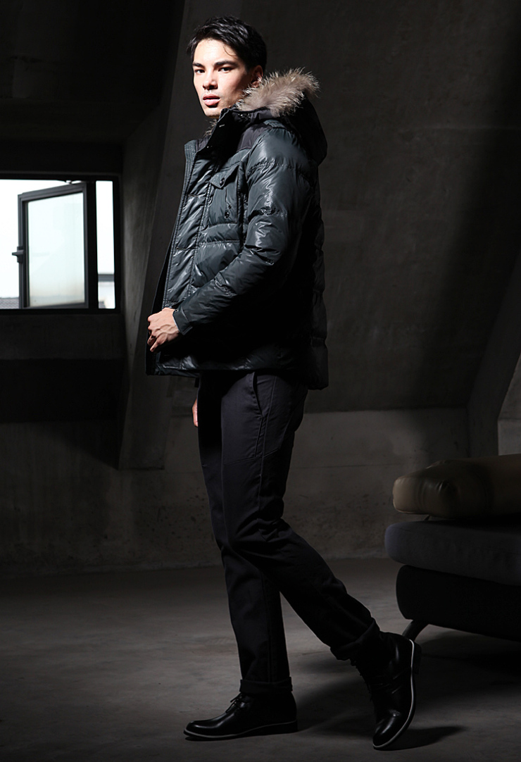 太阳谷 2012新款轻薄男式军装风时尚连帽大码羽绒服 11103