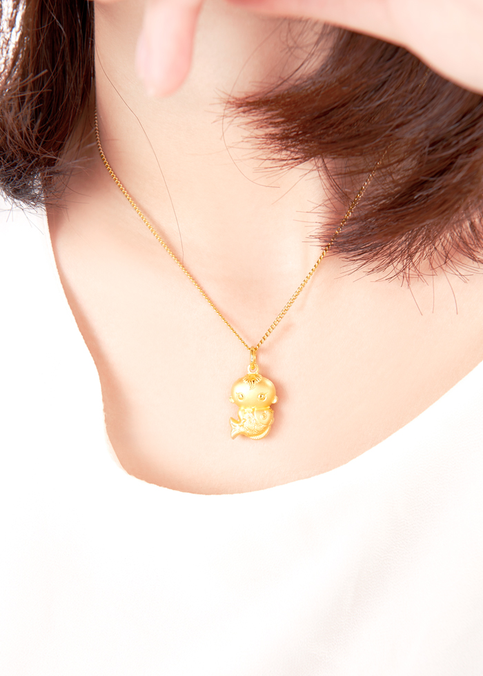 周大福 福气童子黄金吊坠(工费:48 计价) f164020 3.51g