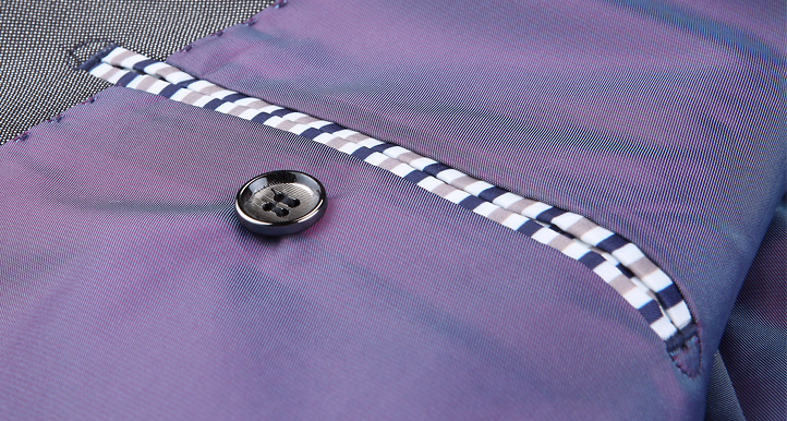 内里口袋 内口袋两端d型套结设计,更加牢固服帖,满足个人储物需要