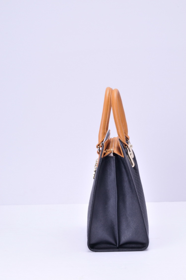 【奥特莱斯】l alpina 阿尔皮纳袋鼠 头层牛皮 女士真皮半定型菱格压