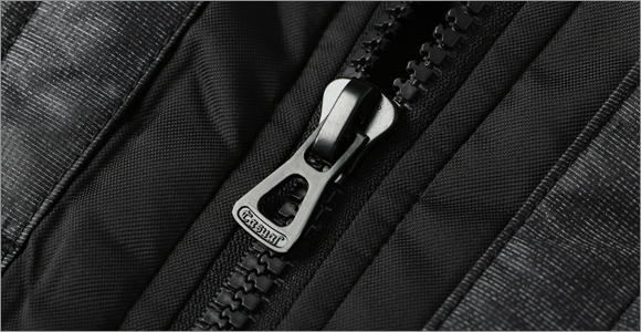 拉链细节:精致的高品质拉链,一如既往的大牌品质