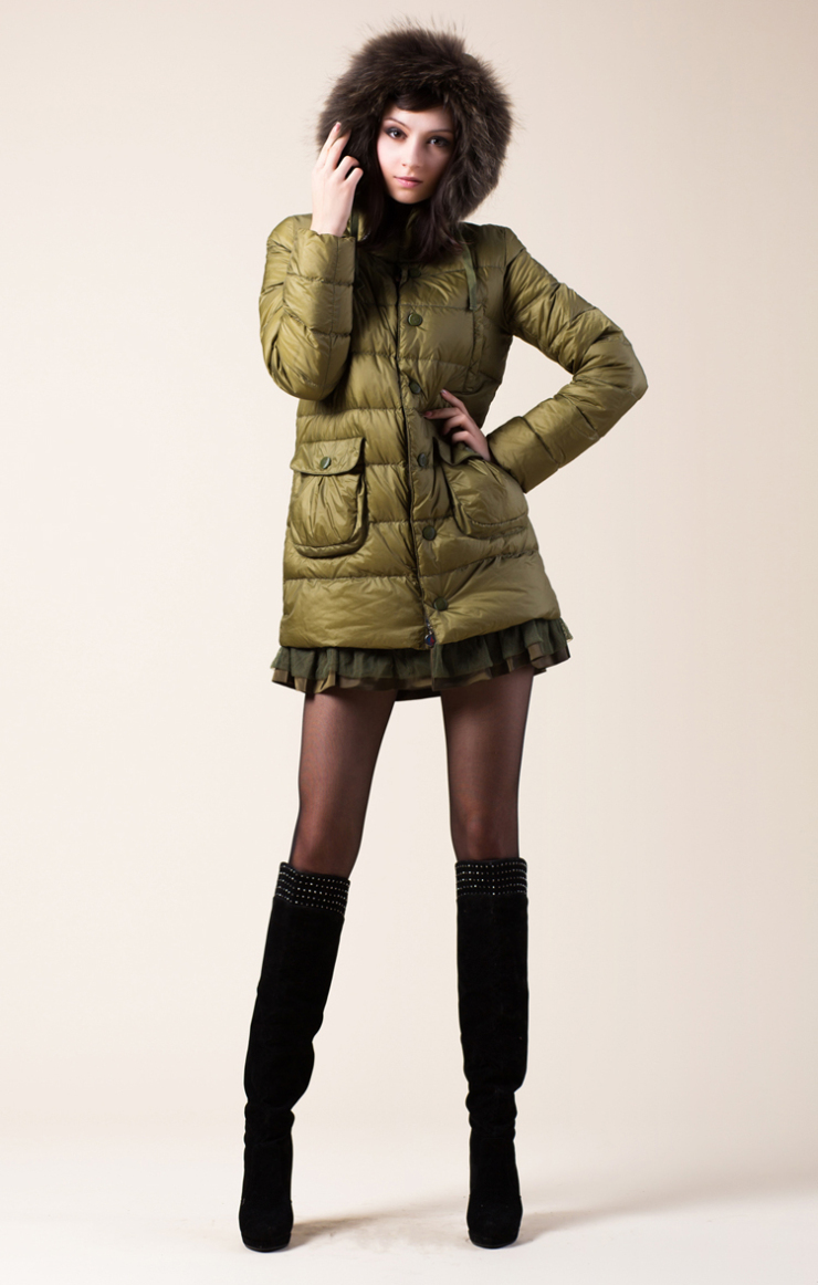 艳诺2012冬季女装欧版时尚狐狸毛领 蕾丝下摆长款羽绒服女d11009 杏色