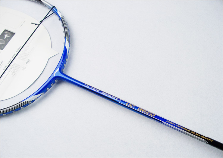 品 名:李宁uc3620羽毛球拍 款 号:aype132-2 颜 色:银色 材 质:碳纤维