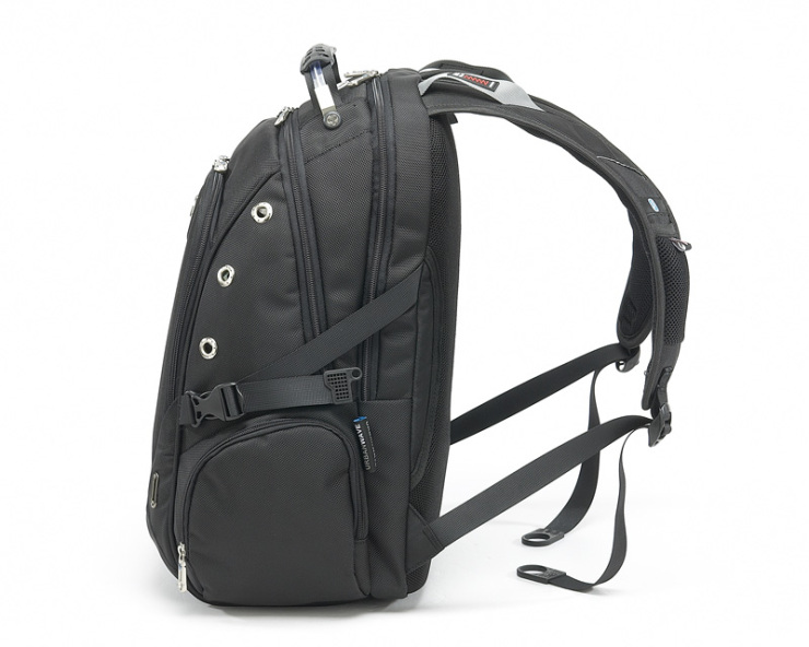 底面的防水设计          背部uw airflow背负系统