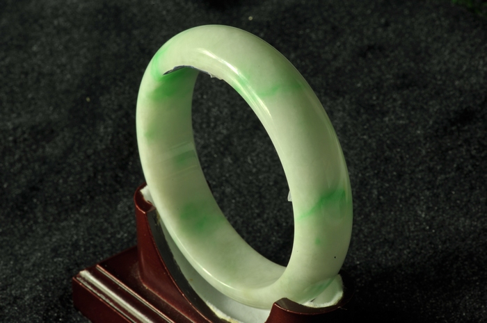 罗瑞尔 天然a货翡翠 糯种飘阳绿翠丝圆手镯