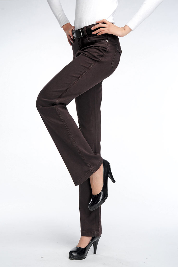 卡其色: 质地:棉62%,聚酯纤维36%,氨纶2%,面料中等厚度,裤子有弹力