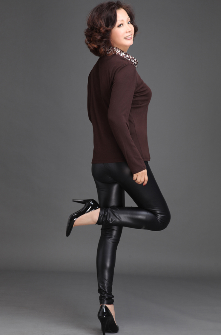 乐卡索 中老年时尚妈妈装大码绣花棉质t恤打底衫bs1