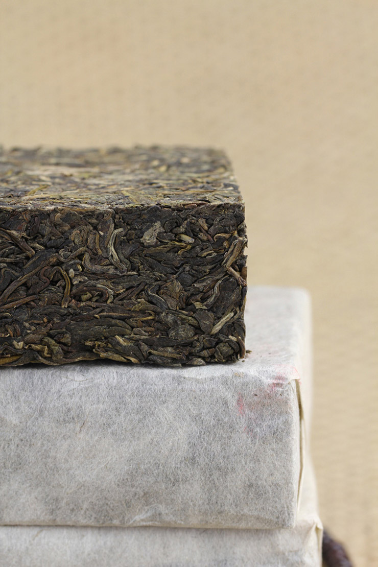 2009年蛮砖古树茶明前纯料500克生砖