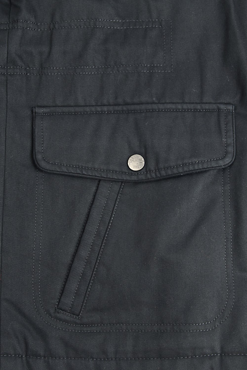 大身挖袋加斜袋设计方便实用