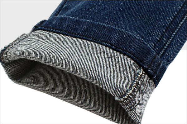 裤脚细节:采用多线锁边,结实耐用,从里到外展现优良品质.