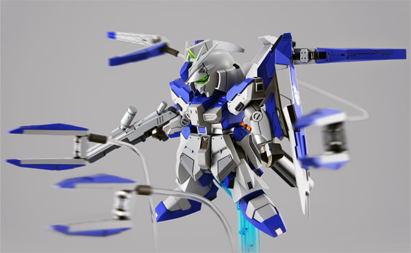 9吨 装甲材质:甘杜姆尼姆合金  固定武装:     头部火神炮×2