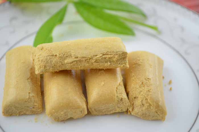 提起豆末糖,都很熟悉了,那是出自云南通海的名特小吃,有700多年的历史