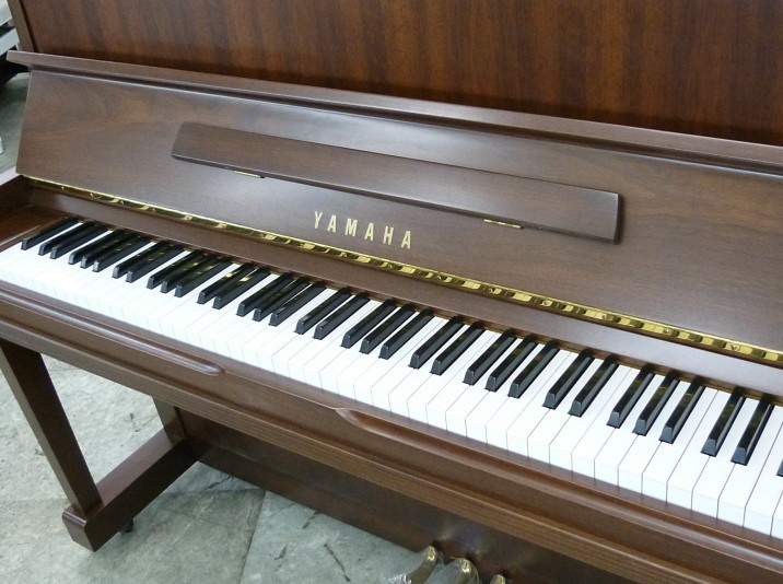 雅马哈(yamaha)钢琴 121高度 木色琴 直腿 日本制造 二手钢琴 yus1wn