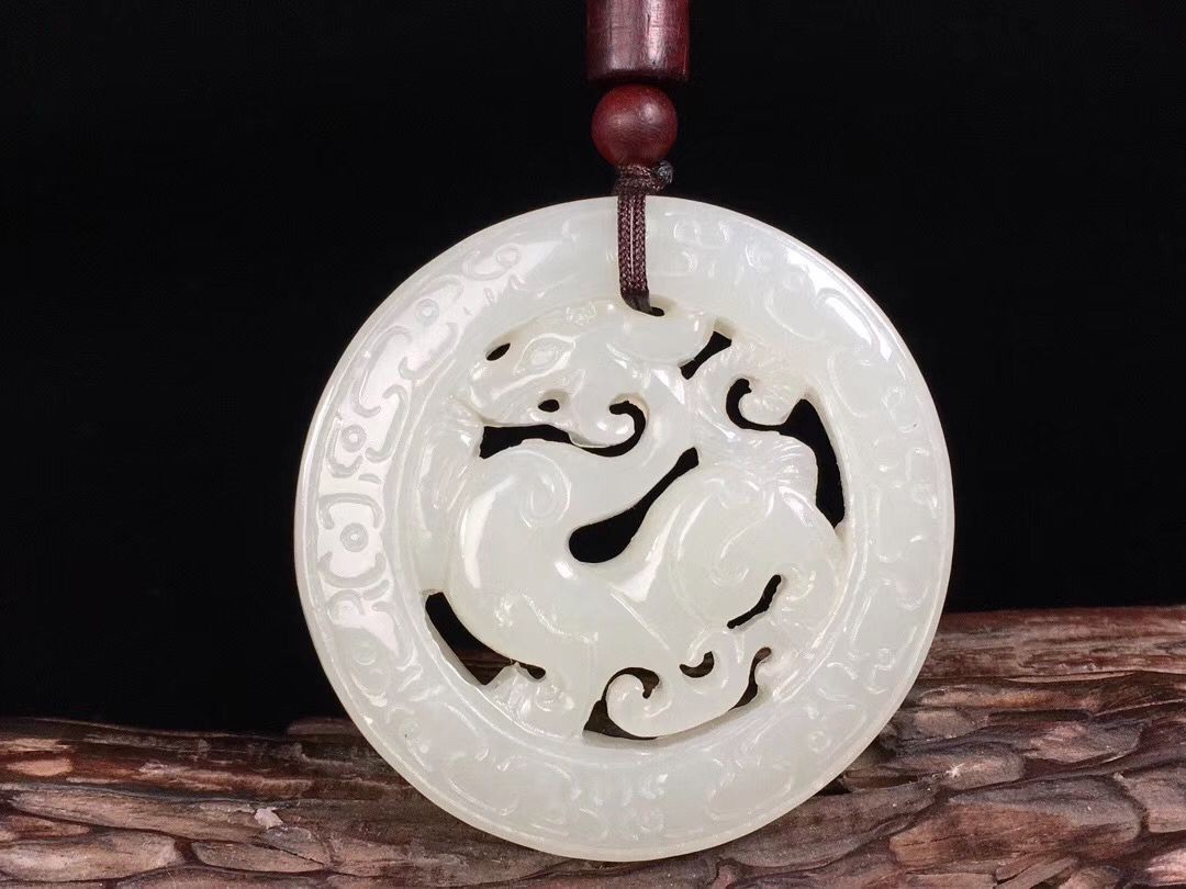 和田玉挂件镂空貔貅玉牌吊坠男女款玉石古龙玉佩挂坠项链