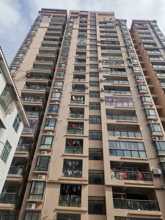 深圳市龙岗区坂田街道坂田社区光雅园村九巷宿舍楼2005房产