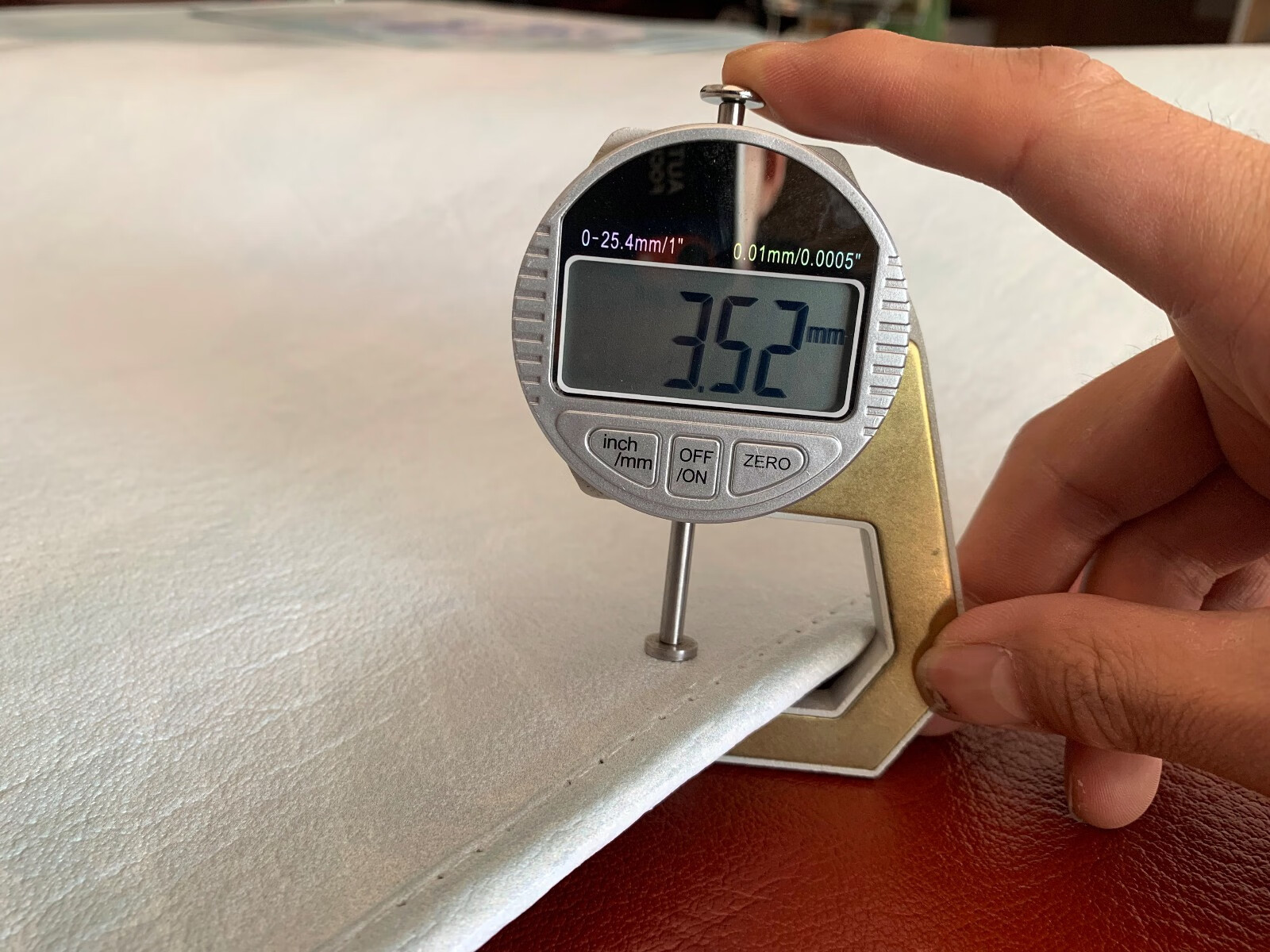 不加包边的厚度在3.5mm左右