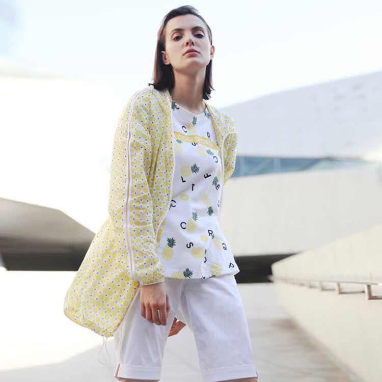 乐卡克le coq sportif 女装外套冬 超轻薄面料防风外套夹克/风衣 酷蓝