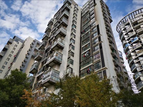 南昌县莲塘镇澄湖东路1111号玺园住宅区2栋一单元1504室