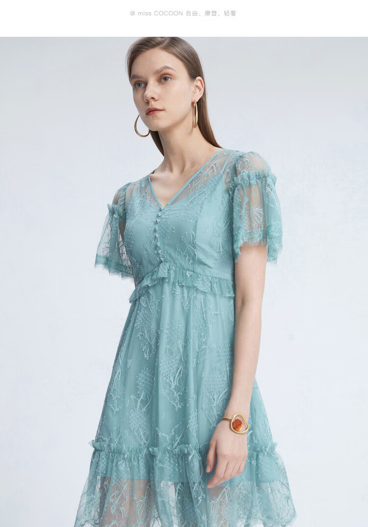 可可尼cocoon 2020夏装新款女装鸡心领蕾丝拼接高腰连衣裙 灰绿 xs