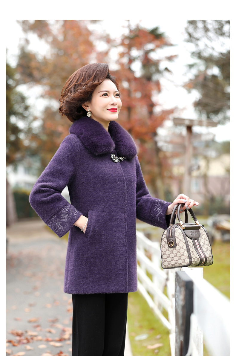 宝莲朵妈妈装秋冬装时尚保暖衣服中年女士带毛领上衣中老年女装大码毛